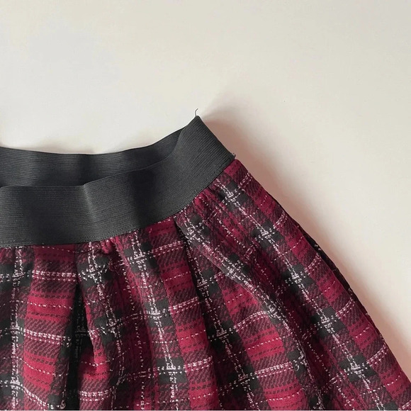 Joe B Pleated Plaid A-Line Mini Skirt Maroon Black - Picture 3 of 8